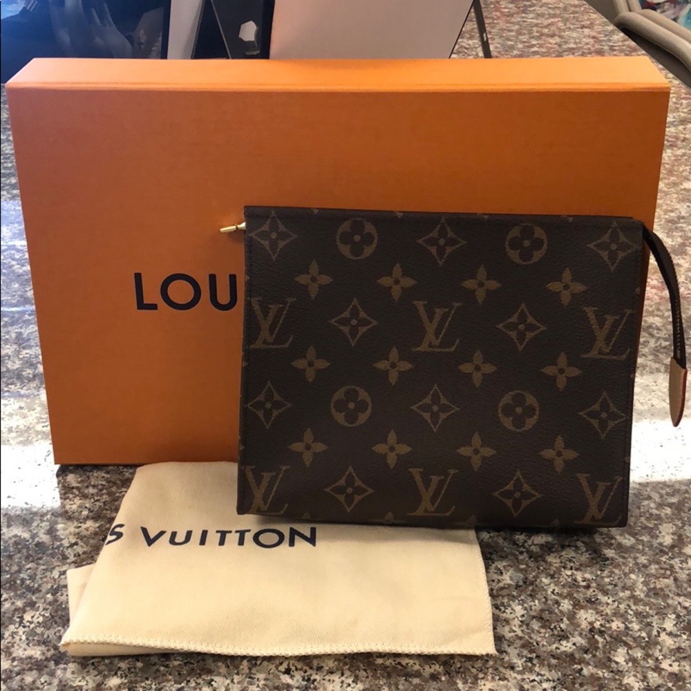 ❤️SOLD❤️ LV Toiletry pouch 19